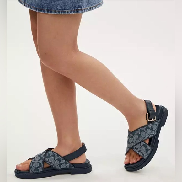 Coach midnight Navy
Fraser Sandal In Signature women’s size 9 - Picture 5 of 5